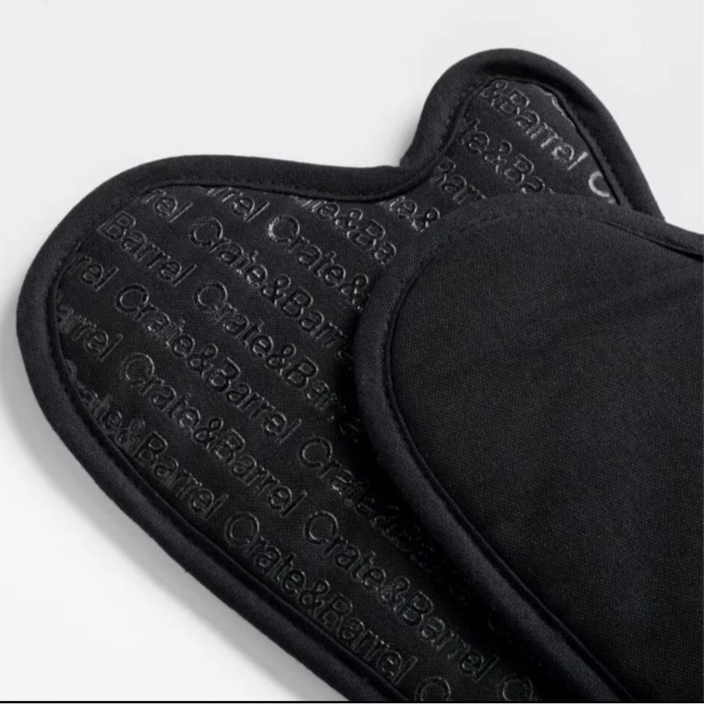 Crate&Barrel Silicone Double Grip Quilted Oven Mitts -New - Picture 3 of 4